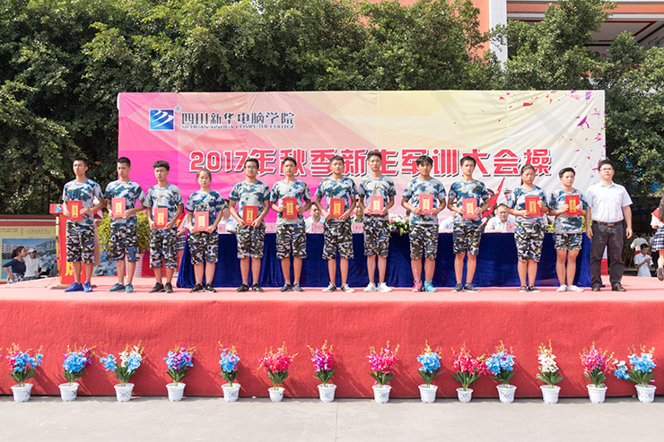 <b>秋季军训会操完满结束，新生面貌焕然一新</b>