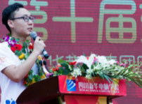 <b>十年归来，仍是少年 新华教育三十周年华诞之际荣誉校友齐聚母校</b>