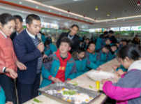 <b>团团圆圆庆元宵，四川新华玩出新花样</b>