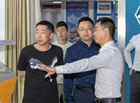 <b>坚定信念跟党走  脱贫致富奔小康</b>
