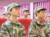 <b>做新华军训场上最靓的仔</b>