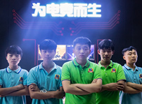 <b>【电竞少年·C位出道】：新华行走中的冠军</b>