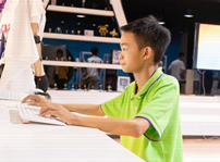 <b>新生故事|不向生活低头,我来新华证明自己 </b>