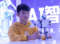 <b>新生故事|体验过打工的辛苦,我来新华学UI设计</b>