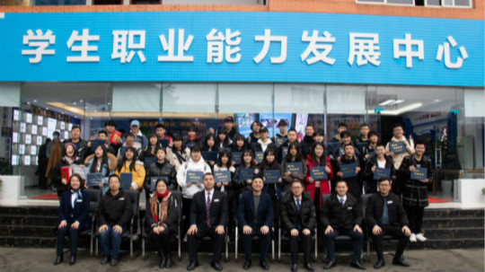 <b>为什么来新华电脑学校学习名企定制班？</b>