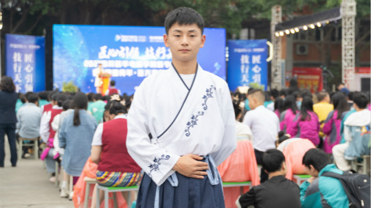 <b>燃！为梦想加冕！奔跑吧新青年！</b>