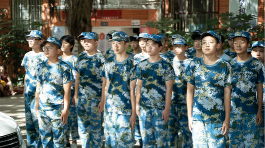 <b>追梦新华人|因为梦想·光芒万丈！</b>