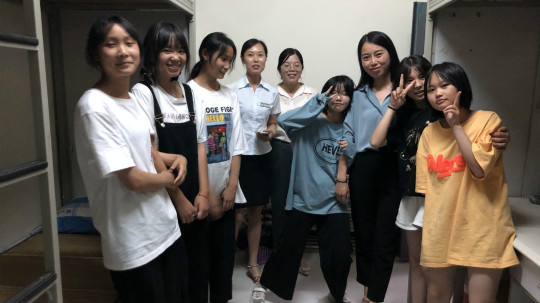 <b>传递温情|四川新华院领导走访宿舍慰问学生</b>