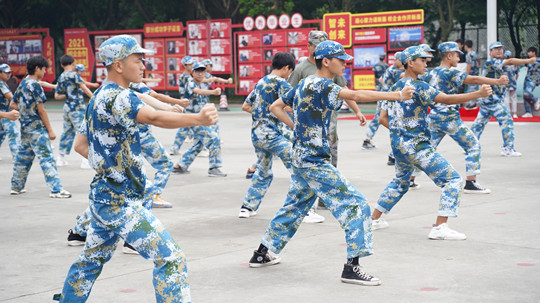<b>九月开学季|军训开启新华学子的第一课！</b>