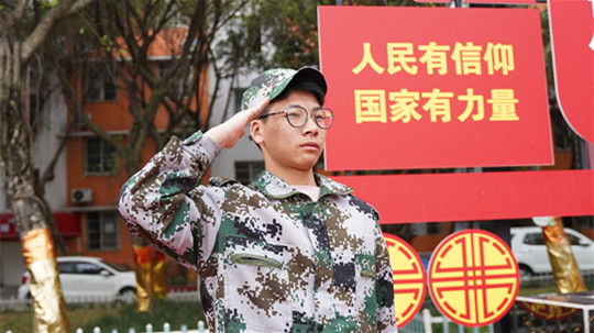 <b>新生学子|坚韧不屈，砥砺前行</b>