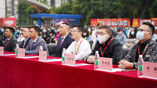 <b>启航！现场直击2022级新生开学典礼暨京东社会实践表彰大会！</b>