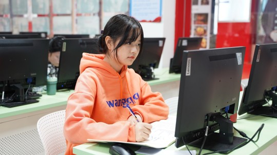 <b>优秀学子|京东实习再得佳绩，新华学习更创新高</b>