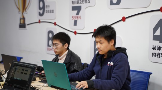 <b>优秀学子|重返母校，再拾梦想</b>