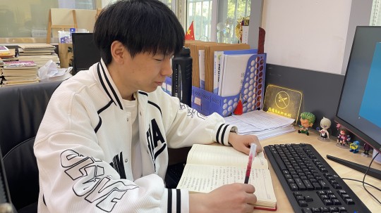 <b>新华90后老师这样说：不以规矩，不成方圆</b>
