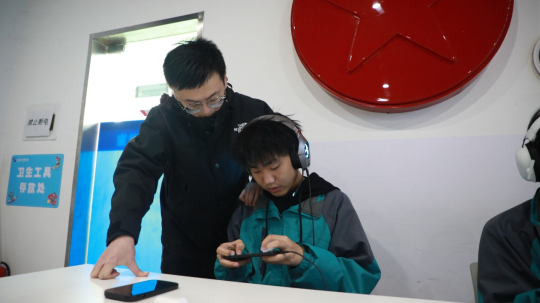 <b>青训营少年李雨涵：热血电竞，追梦职业之路</b>