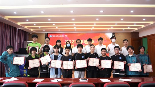 <b>凝心聚力，收获硕果|成都新华毕业阶段答辩圆满礼成</b>