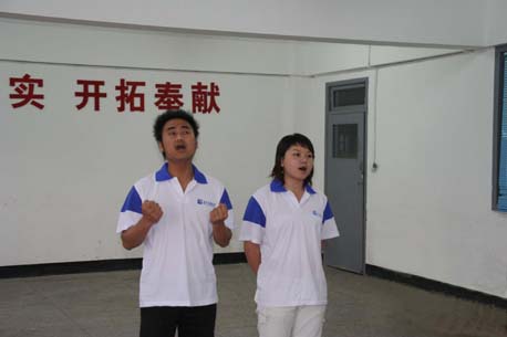 乘着歌声的翅膀 唱响新华的希望