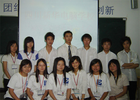 一朝破土成新芽  啸傲风云待参天