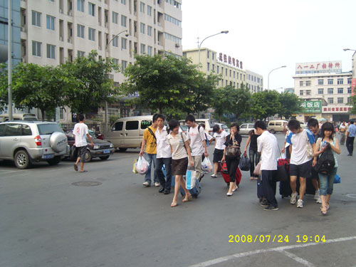 12名学子破茧成蝶<br>赴深圳就业