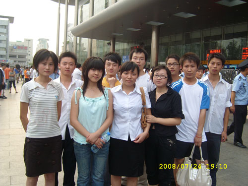 12名学子破茧成蝶<br>赴深圳就业