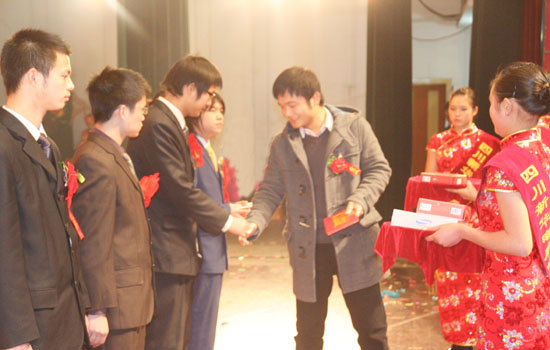 2009年元旦师生联欢晚会暨颁奖典礼圆满结束