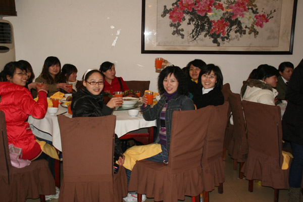 四川新华电脑学校隆重举行“三八妇女节”庆祝活动