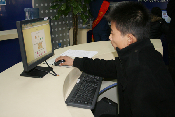 新华六项升级 初高中生走出“困难就业”(三)