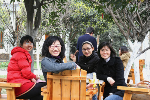 四川新华电脑学校隆重举行“三八妇女节”庆祝活动