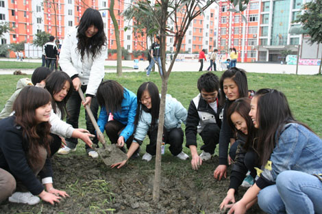 我为新华添绿色--四川新华电脑学校首届植树节活动圆满结束