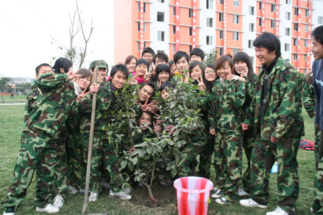 我为新华添绿色--四川新华电脑学校首届植树节活动圆满结束