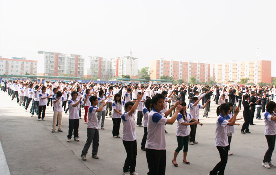 四川新华电脑学校里跳动的音符-课间操