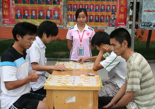 四川新华电脑学校举办“提素质、促和谐学生象棋比赛”活动
