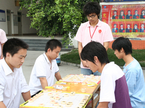 四川新华电脑学校举办“提素质、促和谐学生象棋比赛”活动