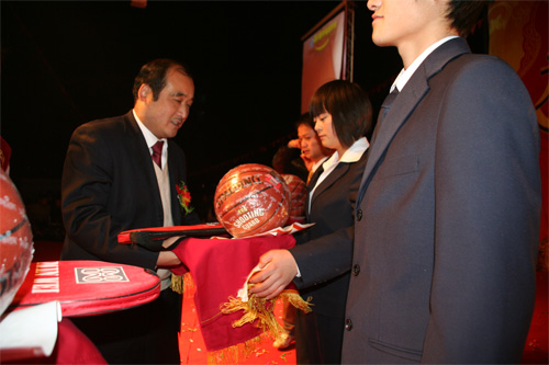 牛年的硕果，虎年的方向----记四川新华电脑学校优秀学生、干部、