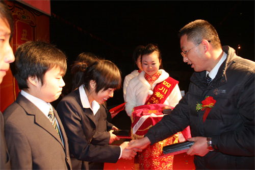 牛年的硕果，虎年的方向----记四川新华电脑学校优秀学生、干部、