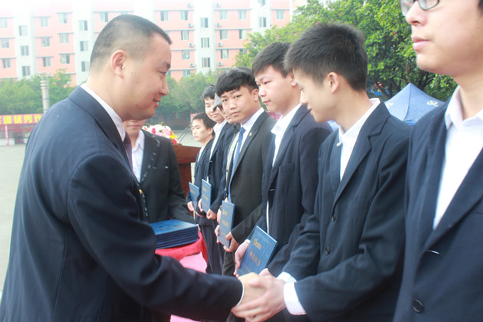 温情毕业日:不说再见,只说永远