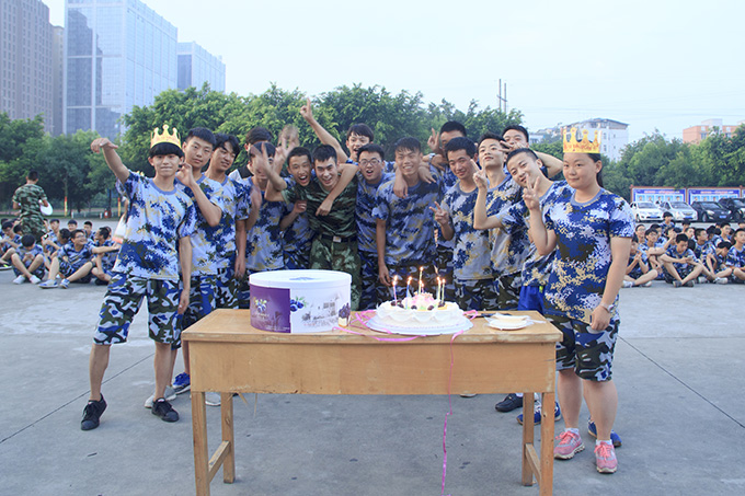 全校生日大party,新华有你更精彩