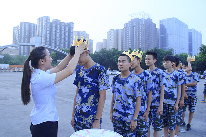 全校生日大party,新华有你更精彩