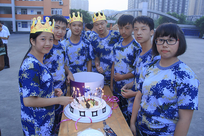 全校生日大party,新华有你更精彩