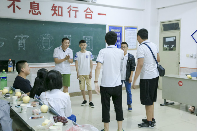 中秋节到了，各班级举办茶话会欢度佳节