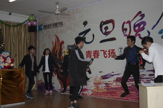 属于我们的元旦晚会 温暖与欢笑相伴