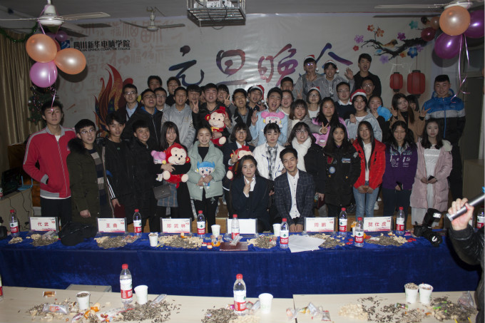 属于我们的元旦晚会 温暖与欢笑相伴