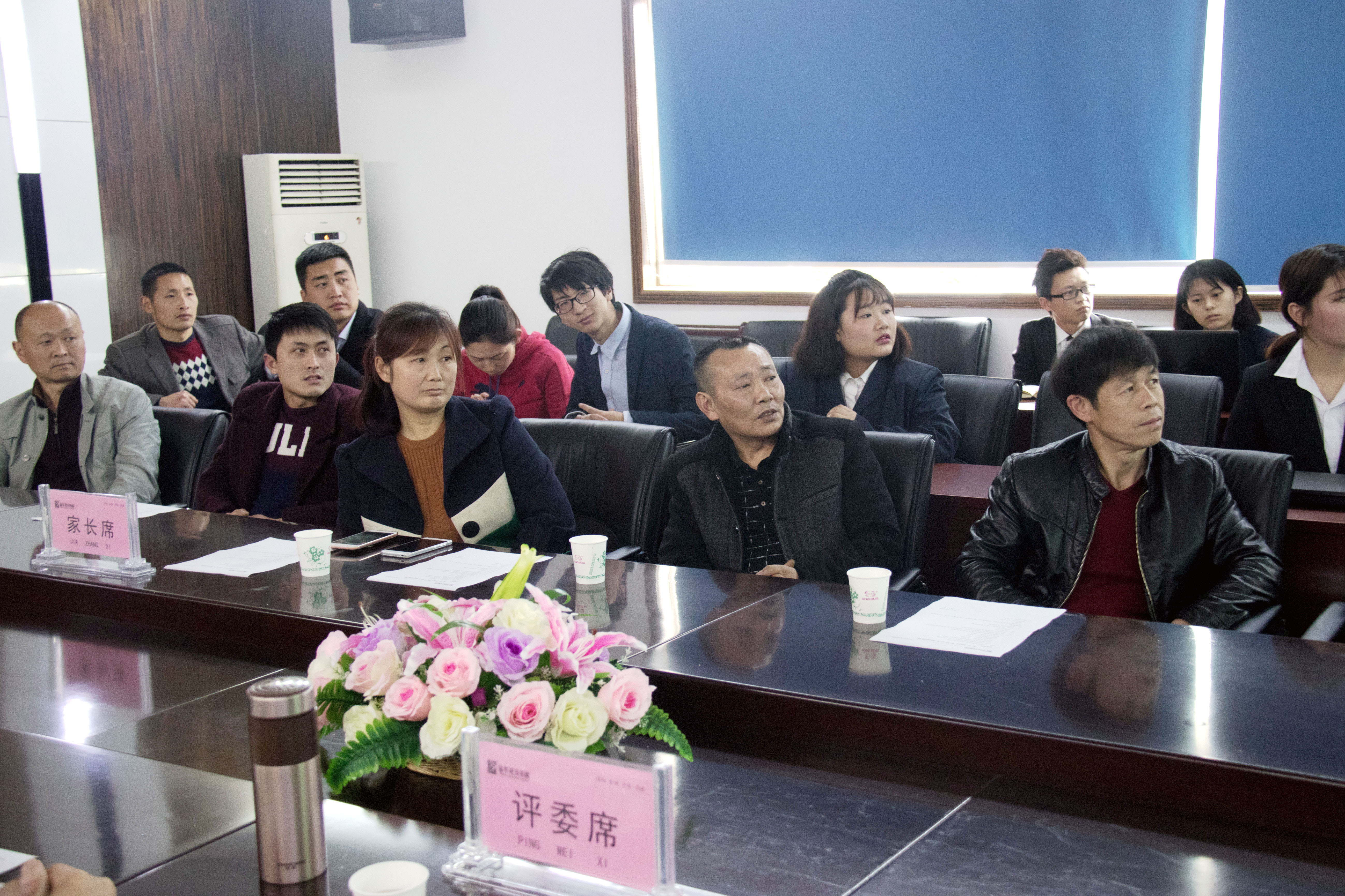 幸福就是,毕业答辩时有父母的见证