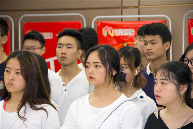 四川新华受邀参观四川名家宅配家居用品有限公司
