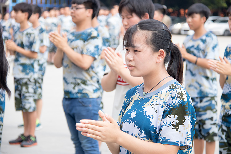 秋季军训会操完满结束,新生面貌焕然一新