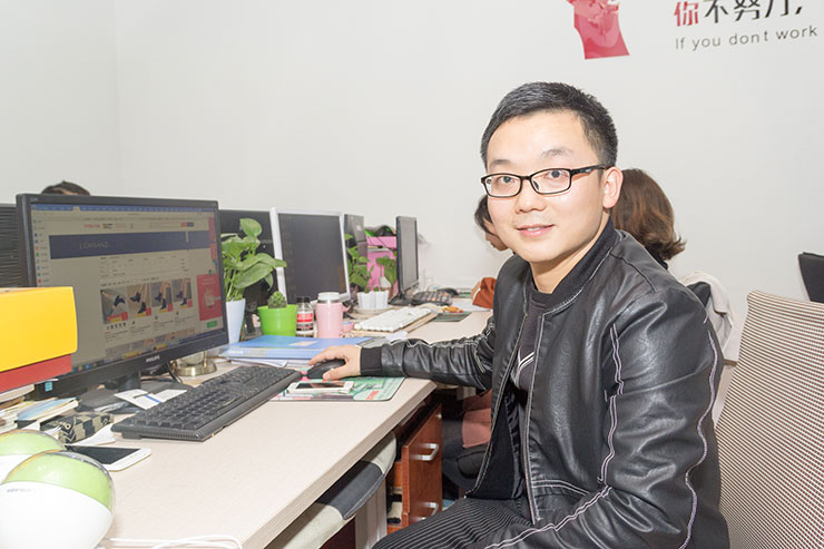 青春在奋斗中闪光 成功学子就业双十一回访