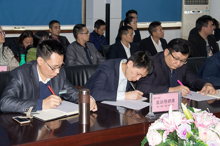 我院举办毕业生答辩会,隆重邀请家长前来旁听