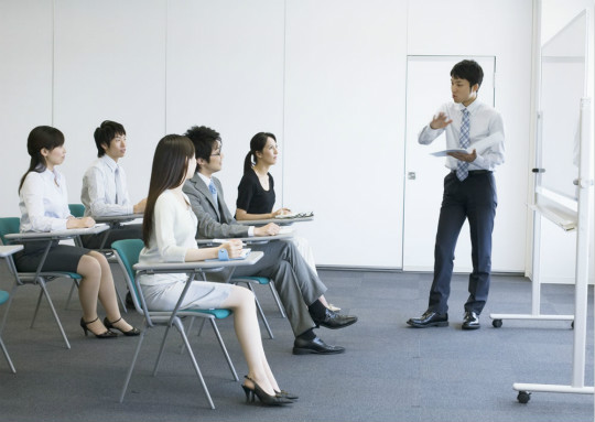 四川新华电脑学院:初入职场,被人打压怎么办?
