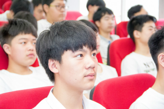 四川新华与集团一起见证2018新华互联网科技新专业发布会