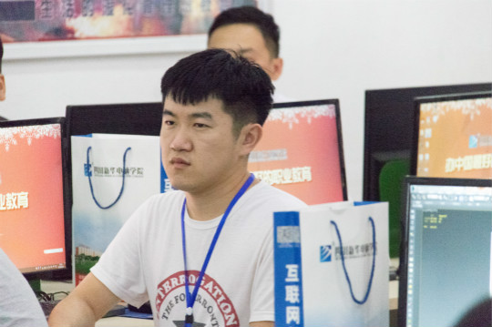 新华互联网科技2018暑期VR师资培训之:让VR在课堂上诞生